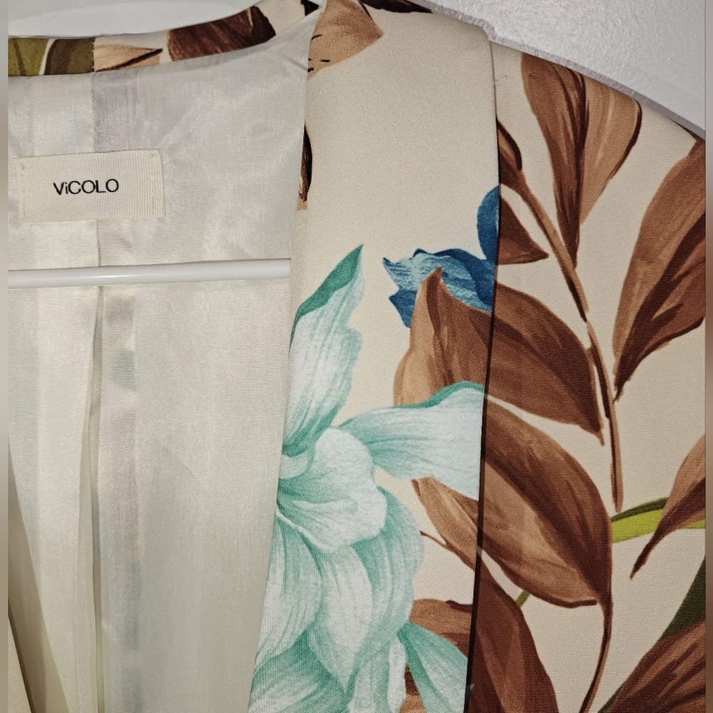 Vicolo Cream Blazer with Floral Design size S made in Iitaly - Picture 4 of 10